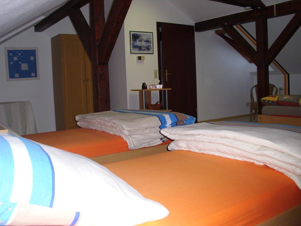 Ferienwohnung Am Dorfplatz Wittenberg Szoba fotó