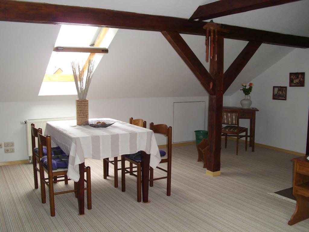 Ferienwohnung Am Dorfplatz Wittenberg Szoba fotó